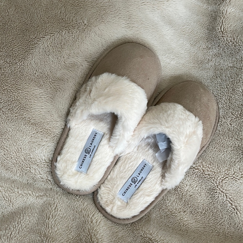 Chinese Laundry slippers.  New in original package.  Size M/L.  Color Tan